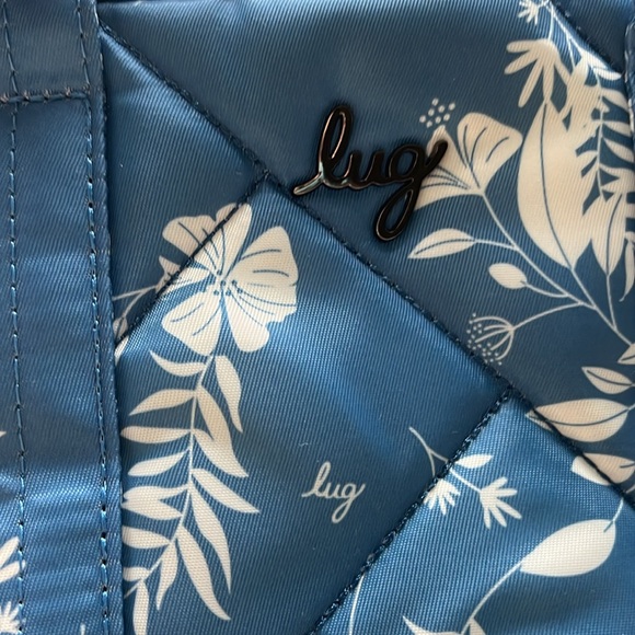 Lug blue and white flower print bag - Picture 2 of 7